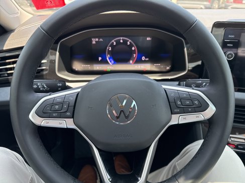 Used 2025 Volkswagen Jetta SE image 18