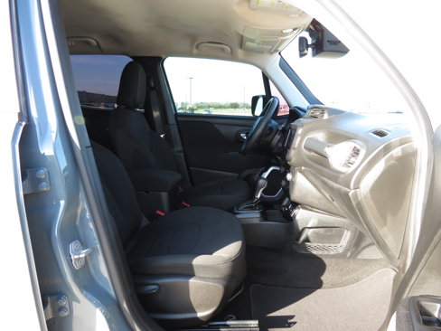 Used 2018 Jeep Renegade Latitude w/ Popular Equipment Group image 26