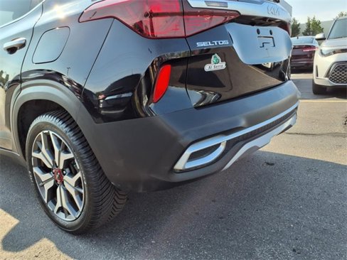 Certified 2022 Kia Seltos SX w/ Sunroof Package image 12