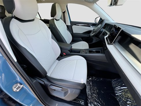 New 2025 Volkswagen Tiguan SE image 28