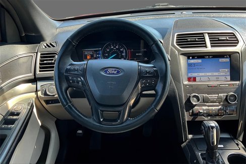 Used 2018 Ford Explorer XLT w/ Equipment Group 202A image 2