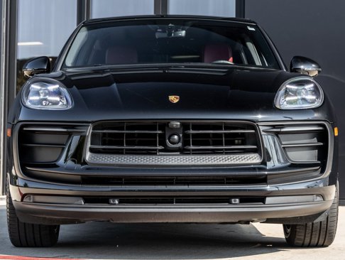 Certified 2023 Porsche Macan image 8