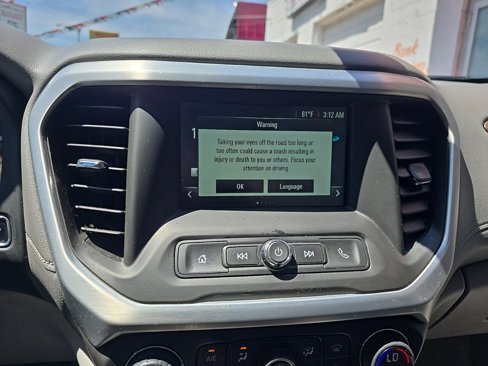 Used 2018 GMC Acadia SLE image 13