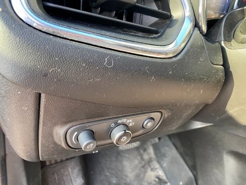 Used 2021 Chevrolet Equinox LT image 19