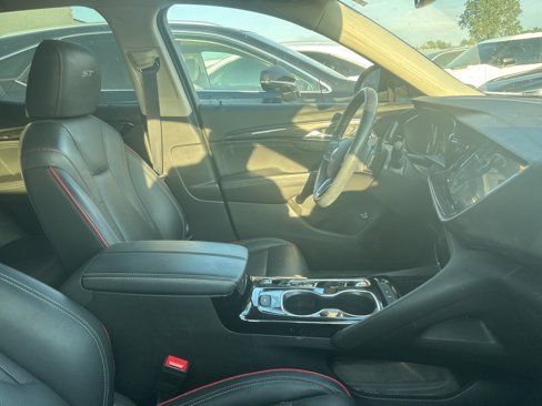 Used 2022 Buick Envision Essence w/ Sport Touring Package image 9