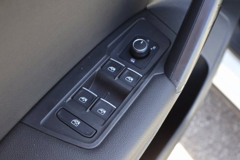 Used 2019 Volkswagen Tiguan SE w/ Panoramic Sunroof Package image 11