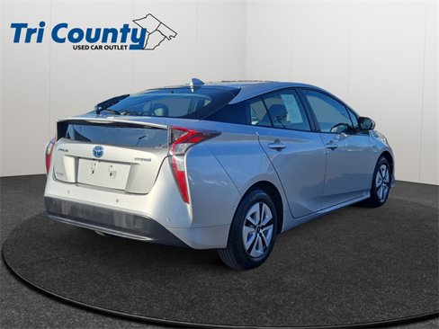Used 2017 Toyota Prius Four image 6