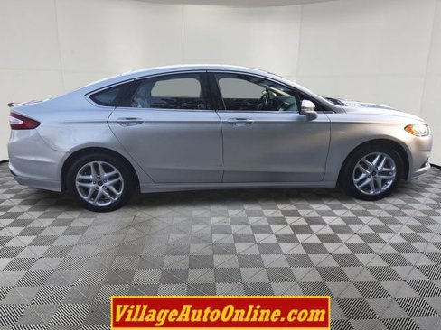 Used 2016 Ford Fusion SE w/ Equipment Group 202A image 15