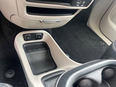 Used 2017 Chrysler Pacifica Touring-L image 34