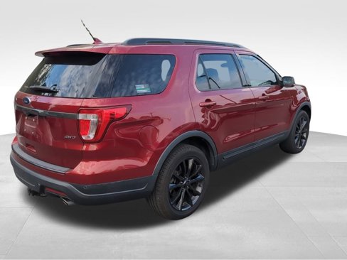 Used 2019 Ford Explorer XLT w/ Equipment Group 202A image 8