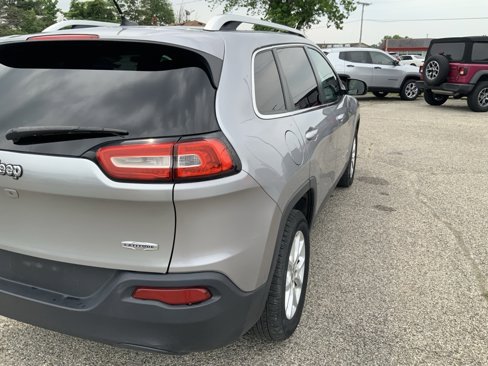 Used 2014 Jeep Cherokee Latitude w/ Comfort/Convenience Group image 16