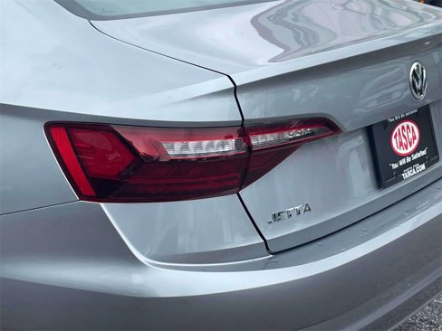 Used 2021 Volkswagen Jetta SE w/ SE Cold Weather Package image 11