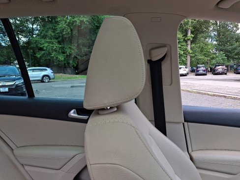 Used 2016 Volkswagen Tiguan SEL image 13