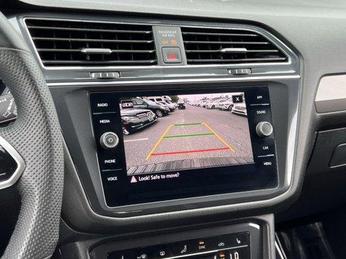 Used 2022 Volkswagen Tiguan SE R-Line image 17