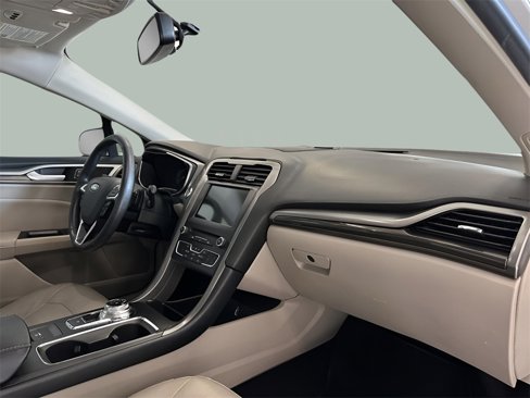 Used 2017 Ford Fusion SE w/ Fusion SE Technology Package image 22