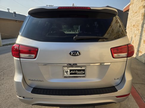 Used 2015 Kia Sedona LX image 16