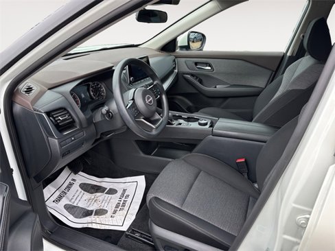 Used 2022 Nissan Rogue SV image 9