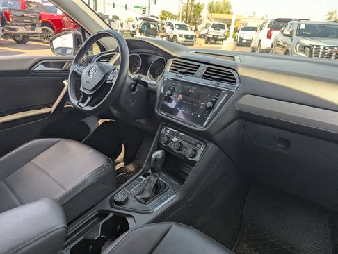 Used 2021 Volkswagen Tiguan SE image 9