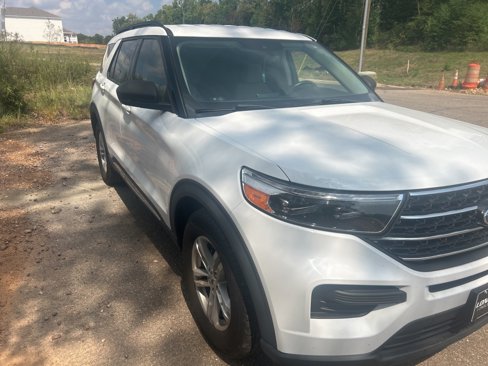 Used 2021 Ford Explorer XLT image 3