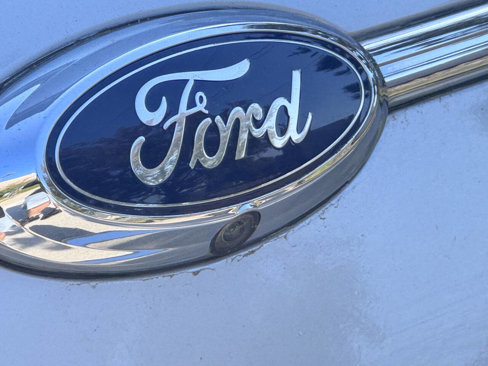 Used 2015 Ford Taurus SEL image 5