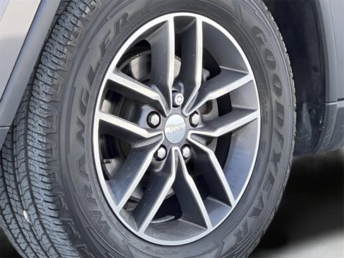 Used 2017 Jeep Grand Cherokee Limited image 13