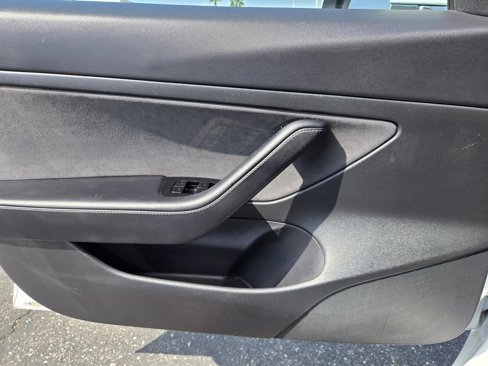 Used 2020 Tesla Model 3 Standard Range Plus image 16