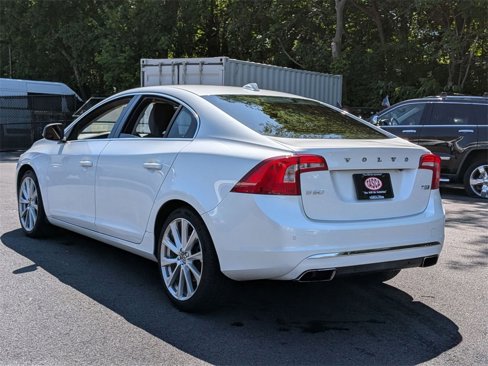Used 2017 Volvo S60 T5 Inscription image 6