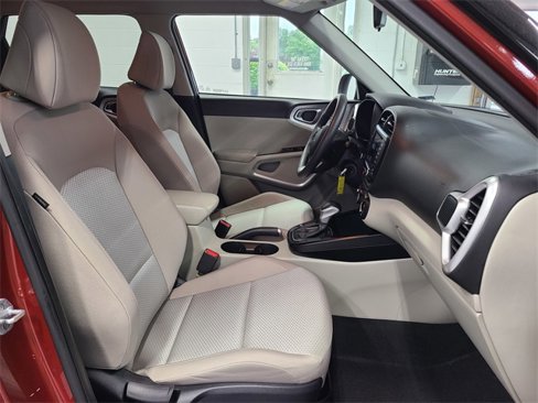 Used 2022 Kia Soul LX image 19