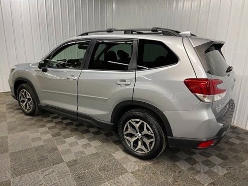 Used 2020 Subaru Forester Premium image 3