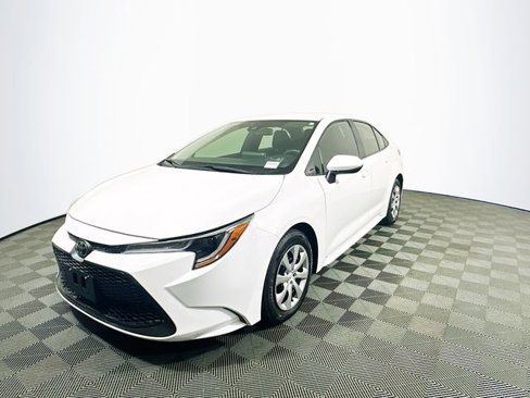 Used 2020 Toyota Corolla LE image 4