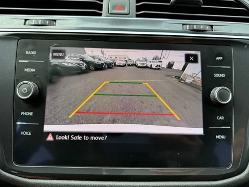 Used 2020 Volkswagen Tiguan SE image 35