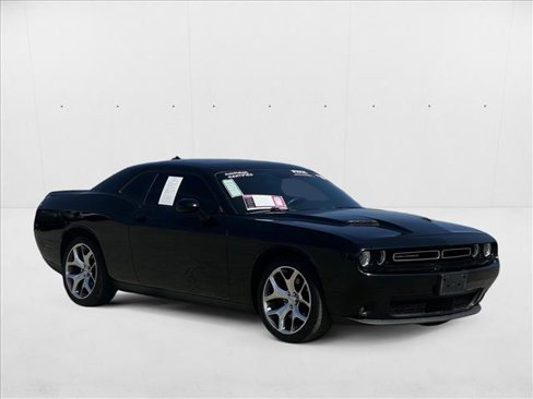 Used 2016 Dodge Challenger SXT Plus image 3