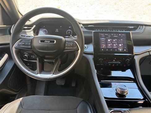Used 2023 Jeep Grand Cherokee Altitude image 14