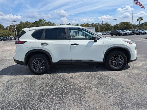 Used 2024 Nissan Rogue S image 3