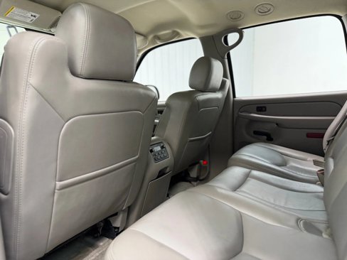 Used 2005 GMC Yukon XL SLT w/ SLT Preferred Equipment Group image 16