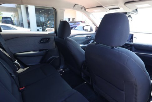 Used 2023 Nissan Rogue S image 17