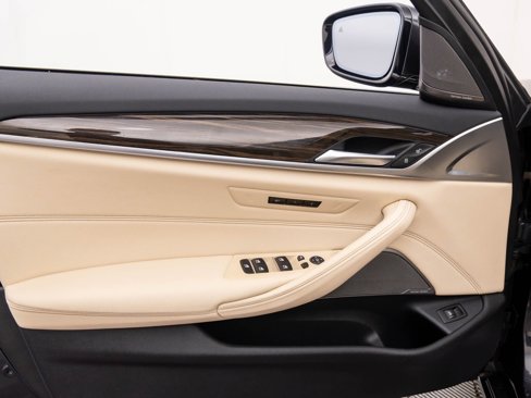 Certified 2022 BMW 530i xDrive w/ Premium Package image 13