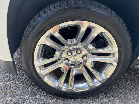 Used 2017 GMC Yukon SLT w/ Premium Edition image 14