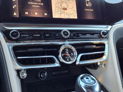 New 2025 Bentley Flying Spur Plug-In Hybrid image 12