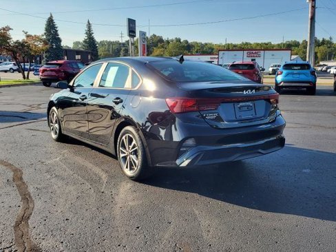 Used 2023 Kia Forte LXS image 3