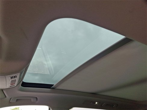 Used 2018 Volkswagen Tiguan SEL image 13