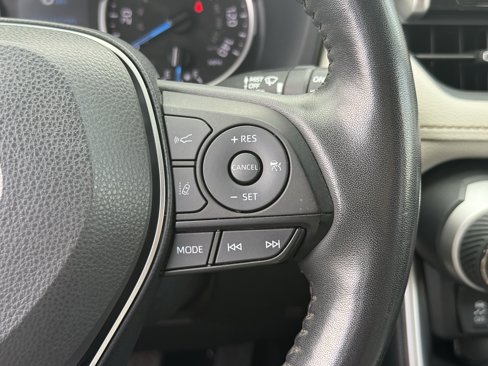 Used 2021 Toyota RAV4 XLE Premium image 29