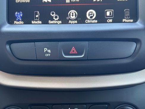 Used 2017 Jeep Cherokee Latitude w/ Safety/Convenience Group image 29