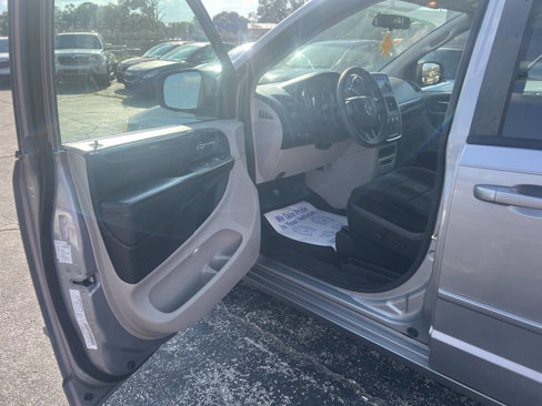 Used 2013 Dodge Grand Caravan SE image 9