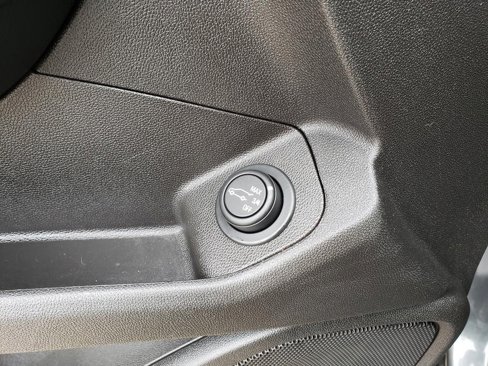 Used 2018 GMC Terrain SLE w/ Driver Convenience Package image 32