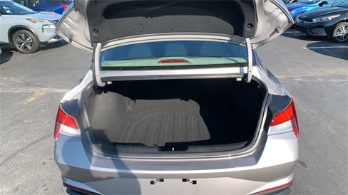 Used 2023 Hyundai Elantra SEL w/ Winter Weather Package image 23
