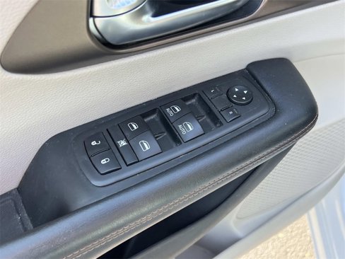 Used 2019 Chrysler Pacifica Touring Plus w/ Tire & Wheel Group image 16