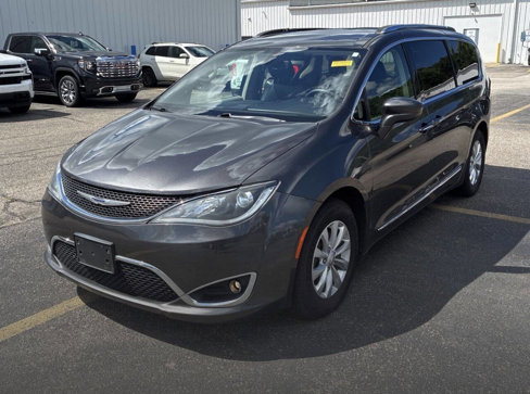 Used 2019 Chrysler Pacifica Touring-L image 1