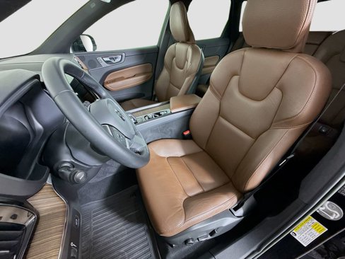 Used 2022 Volvo XC60 B5 Momentum image 20