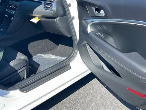 Used 2025 Genesis G70 2.5T image 33